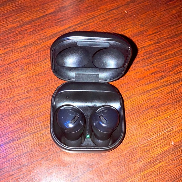 I’m selling a Samsung galaxy buds pro